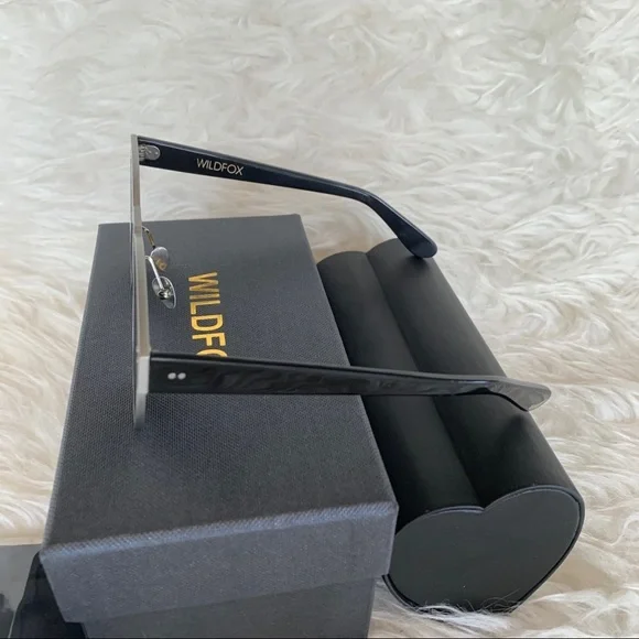 Wildfox ultra Fox matte silver sunglasses display picture 3